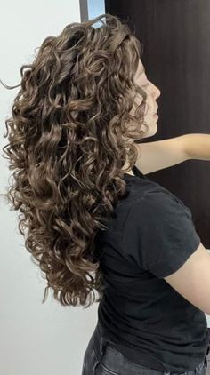 Super Layered Curly Hair, 2c Hair Layers, Octopus Haircut Long Hair Curly, Curly Haircuts For Long Faces, 2c Curly Hair Haircuts Long, Long Layers 2c Hair, Layered Wavy Haircuts Natural Curls, Long Naturally Curly Hair With Layers, Curly Choppy Layers