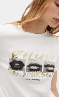 Camisetas de Mujer - Moda Otoño 2023 | Stradivarius Colombia Lip Graphic, Shiny Lips, T Shirt Print, Runway Fashion, Fashion Illustration, Tshirt Print, Graphic Tshirt, Print Design, Womens Shirts