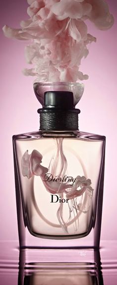 Christian Dior ● Diorling| Be inspirational ❥|Mz. Manerz: Being well dressed is a beautiful form of confidence, happiness & politeness Parfum Chanel, Perfume Photography, Dior Perfume, Wear Perfume, Beautiful Perfume, Scent Bottle