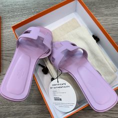 Authentic New Hermes Slippers, Hermes Oran Sandals, Hermes Shoes, Hermes Oran, Girly Shoes, Swag Shoes, Purple Leather, Pastel Purple, Pretty Shoes