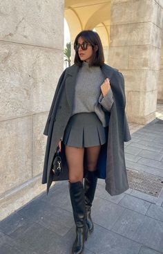 Gray Skirt Outfit, Rok Outfit, Oversize Coat, Sixth Form, Coat Autumn, Rock Outfit, Paris Outfits