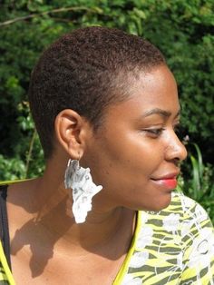 Cut Hair Styles, Ladies Short Hair, Natural Hair Twa, Africa Earrings