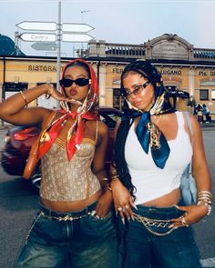 Promiseland Outfits 2024, Bottle Rock Napa Outfit, Keinemusik Outfit, Notting Hill Carnival Outfit, Juxtaposition Fashion, Besties Aesthetic, Aesthetic Italy, Bold Women, Shaving Your Head