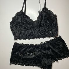 Women’s Black Lace Panty And Bra Lingerie Set 1xl Nwot Black Lace Bra With Removable Pads, Black Lace Bra And Under Set, Black Flirty Sleepwear With Built-in Bra, Gothic Bras And Panties, Black Underwire Bra With Lace Trim, Pink Sports Bra, Black Bra, Bra Set, Womens Bras