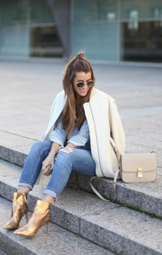 Gold Shoes Outfit, Booties Outfit, Chelsea Boots Women, Look Casual, Mode Inspiration, Boots Outfit, Outfits Casuales