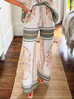 Floral Casual High Waist Fashion Wide leg Pants | stylewe Fashion Wide Leg Pants, Wide Leg Linen Trousers, Floral Print Pants, Wardrobe Accessories, High Waist Fashion, Fashion Catalogue, Casual Cardigans, Type Of Pants, Floral Style