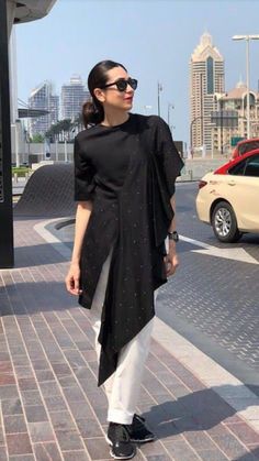 Stitching Styles, Diwali Outfit, Black Loafer Shoes, Karishma Kapoor, V Neck Jumpsuit, White Pant, Fashionable Saree, Model Blouse