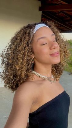 Hair Contouring, Highlights Curly Hair, Crimped Hair, Curly Girl Hairstyles, Growth Oil, Bob Styles, Color Inspo, Hair Inspo Color, Honey Blonde