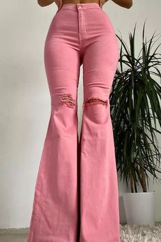 Long Denim Pants, Ripped Jeans Women, Velvet Flare Pants, Streetwear Chic, Mode Zara, Black Ripped Jeans, Pink Jeans, Graduation Outfit, Flared Pants