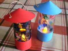 two small lanterns sitting on top of a table