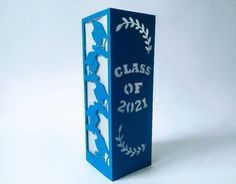 a blue and white box with the words class of 2013 on it's side