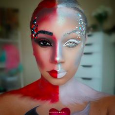 Halloween Makeup Angel, Half Face Halloween Makeup, Face Halloween Makeup, Eye Angel, Glitter Cut Crease Makeup, Devil Face, Meme Costume, Silver Eye Makeup