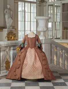 1760s Fashion, Outlander Clothing, 18th Century Dresses, Historical Gowns, Rococo Dress