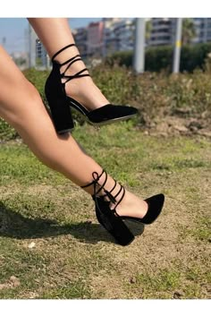 Stylish Shoes Heels, Black Heels Prom, Girls Shoes Teenage, Graduation Shoes, Shoes Hack, Stylish Heels, Fashion Shoes Heels