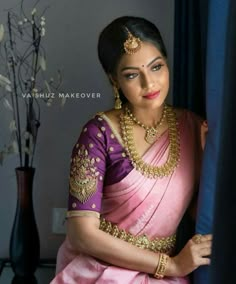 Pavithra Janani, Purple Color Saree, Fabric Knowledge, Baby Pink Saree, Pink Saree Blouse, Hip Chain, Pink Blouse Designs, Magam Work