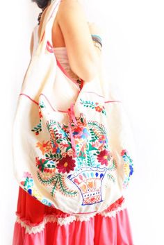 Handmade Mexican embroidered dresses and vintage treasures from Aida Coronado Mexican embroidered bag A heart in every piece Sewing Ideas Clothes, Embroidered Birds, Mexican Bag, Mexican Embroidered Dress, Embroidered Purse, Embroidered Dresses, Mexican Fashion, Mexican Embroidery, Mexican Dress