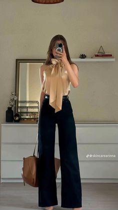 Outfit Formal Verano, Libra Rising Style, Elegant Classy Outfits Chic, Elegant Birthday Outfit Classy, Winter Outfit Casual, Outfit Formal Mujer, Statement Jackets, Trending Colors, Oversized Sweaters