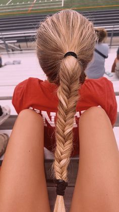 Race Day Hair, Tennis Hair, Ideas For Parties, Soccer Hairstyles, Volleyball Hair, Soccer Hair, Track Hairstyles, Basketball Hairstyles, Softball Hairstyles