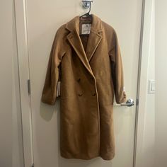 Never Worn! New With Tags! Babaton The Slouch Wool Coat In Cocoa Sand. Regular Size 1. Roughly 42 Inches In Height From Neck Seam To End. Fits Oversized As Intended. Per Aritzia Website, “Regular” Is Suggested For Heights 5ft3in To 5ft7in. Bust: 30.5 - 33 Inches Waist: 22.5 - 25 Inches Hips: 32.5 - 35 Inches I Am 5ft3in, Typically A Size Small In Jackets/Coats, And Ended Up Preferring The Length And Fit Of The “Short” Relative To My Body Proportion. I Missed The Return Period For This Regular Si Aritzia Slouch, Aritzia Super Puff, Parka Jacket Women's, Black Floral Kimono, Aritzia Jacket, Kimono Style Jacket, Super Puff, Ruched Sleeve Blazer, Black Suit Jacket