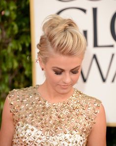 Julianne Hough: Her punk-rock pompadour offset her ultrafeminine dress for a good-girl-goes-bad look. To get texture and volume into Julianne's strands, stylist Riawna Capri of Nine Zero One Salon sprinkled in Unite Expanda Dust ($26) on the roots and top. Golden Globes Hair, Bridal Hair Inspiration, Julianne Hough, Hair Styles 2017, Short Hair Balayage, Penteado Cabelo Curto, Short Hair Updo, On The Red Carpet, Celebrity Hairstyles