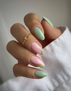 40 Trendy French Tip Nails For A Modern Twist Gel Nails Ideas For Vacation, Nail Ideas Peach Color, Peach Gel Nails Design, Pastel Nails Designs Summer, Gelnagels Ideas, Peach And Pink Nails, Pink And Peach Nails, Ladylike Nails, Pastel Peach Nails