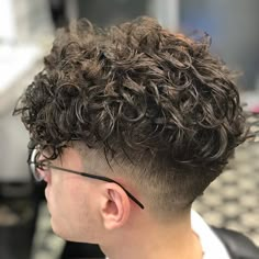 Low Fade Curly Hair, Fade Haircut Curly Hair, Low Taper Fade Haircut, Mens Hairstyles Curly, Men's Curly Hairstyles, Male Haircuts Curly