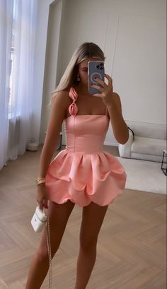 Classy Short Formal Dresses, White Flounce Dress, Pink Outfit Birthday Party, Fancy Bday Outfits, Dream Prom Dress Short, Pink Graduation Party Dress, Pink Strapless Homecoming Dress, Met Gala Party Theme Outfits, Pastel Mini Dresses