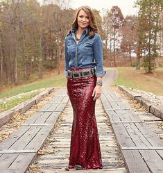 Trendy Fashion Tops Long, Red Sequin Skirt, Shiny Outfits, Sequin Skirt Outfit, Nfr Outfits, Maxi Sequin Skirt, Nfr Fashion, Strap Flats, Fun Clothes