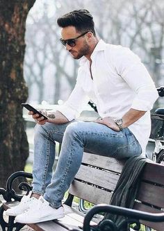 Mens Summer Outfits, Men With Street Style, Stylish Summer Outfits, Mens Fashion Blog, Cool Summer Outfits, Mens Fashion Photography, Outfit Formulas, Light Blue Jeans