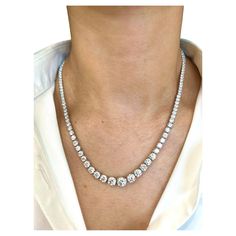 This stunning graduated diamond necklace features 111 diamonds weighing 17.89 ct set in platinum. The diamonds boast a color of F/G with a clarity of VS2/SI1. This must-have piece is a definite showstopper for any wardrobe. Flat Gold Necklace, Tiffany Key Necklace, Black Gold Necklace, Gold Chain Link Necklace, Dior Necklace, Silver Coin Necklace, Gold Collar Necklace, Graduation Necklace, Silver Choker Necklace