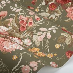 an image of a flowered fabric with many flowers on the top and bottom of it