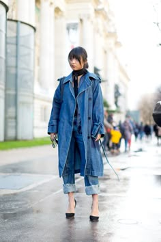 Street Style 2016, Coat Outfit, Paris Fashion Week Street Style, Denim Chic, Double Denim, Denim Diy