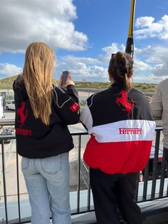 Scuderia Ferrari Aesthetic, Ferrari Girl Aesthetic, Gp Aesthetic, Car Racing Aesthetic, Vintage Ferrari Jacket, Ferrari Jacket Outfit, Formula One Ferrari, Retro Ferrari, F1 Outfit