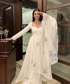 Aesthetic Clothes Indian, White Indian Bridesmaid Dresses, Kurti Aesthetic Outfit, Punjabi Wedding Anarkali Suit, Indian Aesthetic Wedding Outfits, Trendy Anarkali Suits, Simple Indian Outfits For Wedding, Dungree Styles Aesthetic, Simple Wedding Outfits Indian