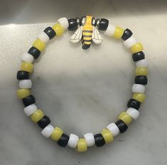 This bracelet is a bee bracelet! Perfect for nature and bee lovers! Or just people who like the bracelet. Bumble Bee Bracelet, Bee Bracelet, Writing Motivation, Bracelet Diy, Busy Bee, Bee Theme, Bracelets Handmade Beaded, Bracelet Crafts, Clay Beads