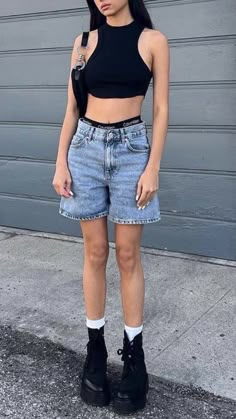 Nailea Devora Outfits, Summer Japan, Denim Aesthetic, Concert Style, Denim Shorts Outfit, Looks Pinterest, Summer Shorts Outfits, All Jeans, Festival Looks