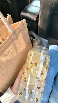 Trendy Water Bottles, Venus Flytrap, Cute Water Bottles, Story Ideas Pictures, Instagram My Story, Mood Instagram, Girly Images, Beige Aesthetic