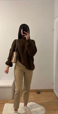 Black Turtleneck And Trousers Outfit, Business Casual Outfits For Women Khakis, Simple Dress Accessories, Girly Neutral Outfit, Fall Business Casual Jean Outfits, Trouser And Boots Outfit, Trouser And Sweater Outfit, Zara Winter Outfit 2023, Khaki Dress Pants Outfit Women