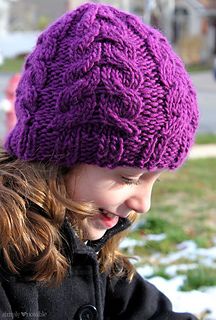 Here’s a supremely simple hat project – no fiddling with double pointed needles or finding the right sized circulars. Just straight forward knitting. As a bonus, this Knit Flat Hat has big chunky cables that make it look impressive and trendy – a great gift idea! Free Hat Patterns, Knitting Things, Beanie Knitting, Flat Hat, Knitting Hat, Hat Patterns Free