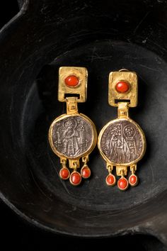 Byzantine Jewelry, Egyptian Kings, Gold Money, Historical Jewellery, Jewelry Design Inspiration, Coral Jewelry, Sparkle Earrings, Ancient Jewelry