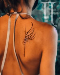 back tattoo Tato Phoenix, Tatoo Dog, Beautiful Back Tattoos, Feminine Back Tattoos, Phoenix Tattoo Feminine, Small Phoenix Tattoos, Inspiration Tattoos, Back Tattoo Women