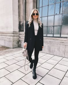 Black Blazer Outfit, Career Outfits, Spring Work Outfits, Black Look, Relaxed Outfit, Winter Work, Photo Edited