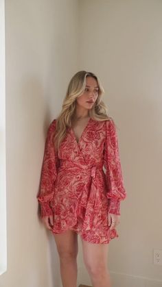 paisley print wrap mini dress Red Long Sleeve Wrap Dress For Spring, Chic Long Sleeve Paisley Print Dress, Family Photos Fall, Fall Photo Outfits, Short Wrap Dress, Outfit Holiday, Wrap Dress Short, Hoco Dress, Dresses Fall