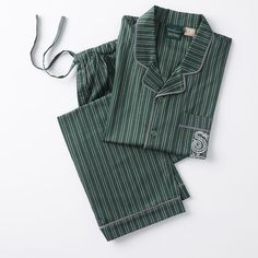 Show off your house pride in sleep style with this ultracozy pajama set. Harry Potter Pyjamas, Stile Harry Potter, Dr Wardrobe, Hogwarts Dr, 18th Bday, Slytherin House