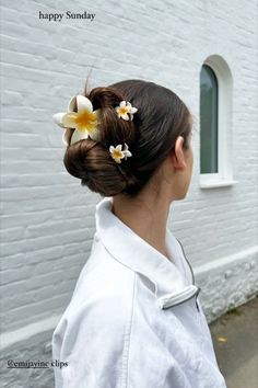 Flower Hair Clips Aesthetic, Hair Stages, Black Hair Aesthetic, Emi Jay, Rock Hairstyles, Plaits Hairstyles, Halo Hair, Cut Her Hair