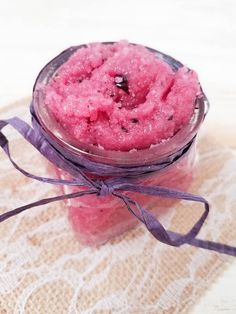 Natural Sugar Scrub with Fresh Blueberries - a simple DIY beauty project, this exfoliating scrub recipe is simple to make with just a few ingredients from your kitchen. Natural Sugar Scrub, Natural Sugar Scrubs, Mini Spa, Pedicure At Home, Scrub Recipe, Spa Day At Home, Exfoliating Scrub, Diy Beauty Recipes, Sugar Scrubs