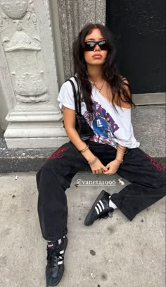 Samba Classic, Sophia Birlem, Samba Outfit, City Outfits, Aesthetic Fits, Fits Clothes, Foto Poses, Swaggy Outfits, Soft Grunge