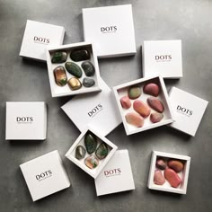 six different types of rocks in white boxes with words on them that read dots, do's and don'ts