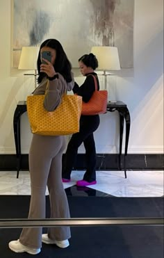 Goyard Bag Outfit, Goyard Aesthetic, Airport Outfits, Luxury Lifestyle Women, Fitness Wear Outfits, Soft Life, Bag Outfit, Chill Fits