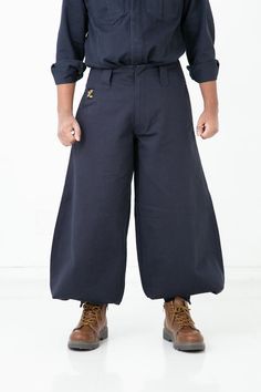 Wide fit Tobi pants in navy color, Japanese construction worker's pants made in 100% cotton. Crafted from a thick and robust ball biowash process fabrics, eco-friendly, sustainable, soft and comfortable. It gives you an ease of movement for your work occasion. Japanese Construction, Japanese Workwear, Tobi Pants, Mens Fashion Streetwear, Chill Outfits, Fashion 101, Jodhpur, Casual Streetwear, Summer Cotton